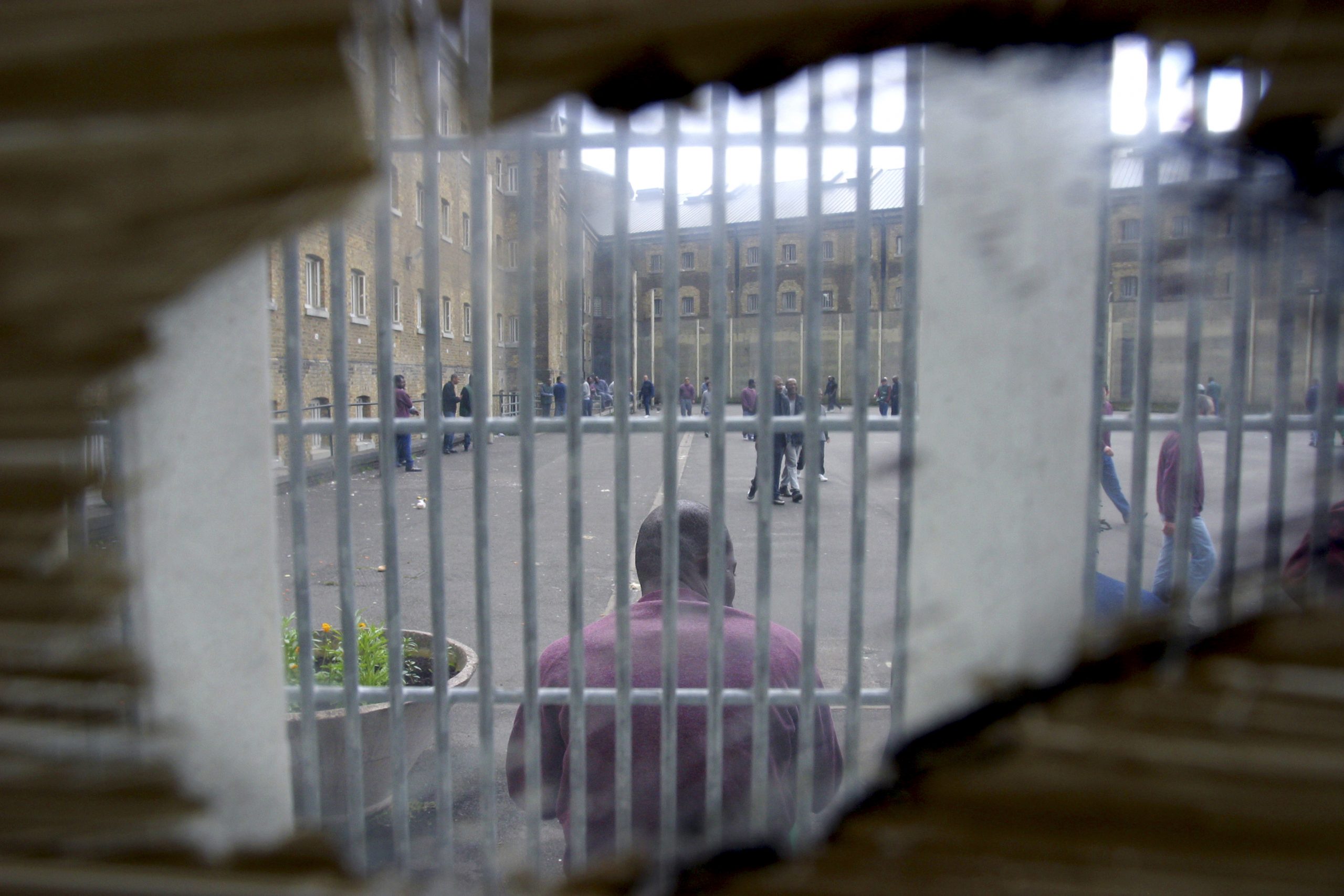 A view of the priosn the exercise yard from inside the jail. HMP Wandsworth, London, United Kingdom