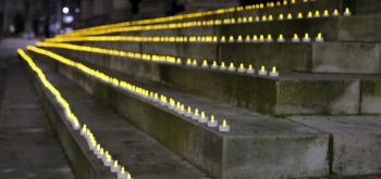 976-candles-on-st-martin-in-the-fields-steps-trafalgar-square-for-museum-of-homelessness-dying-homeless-project9