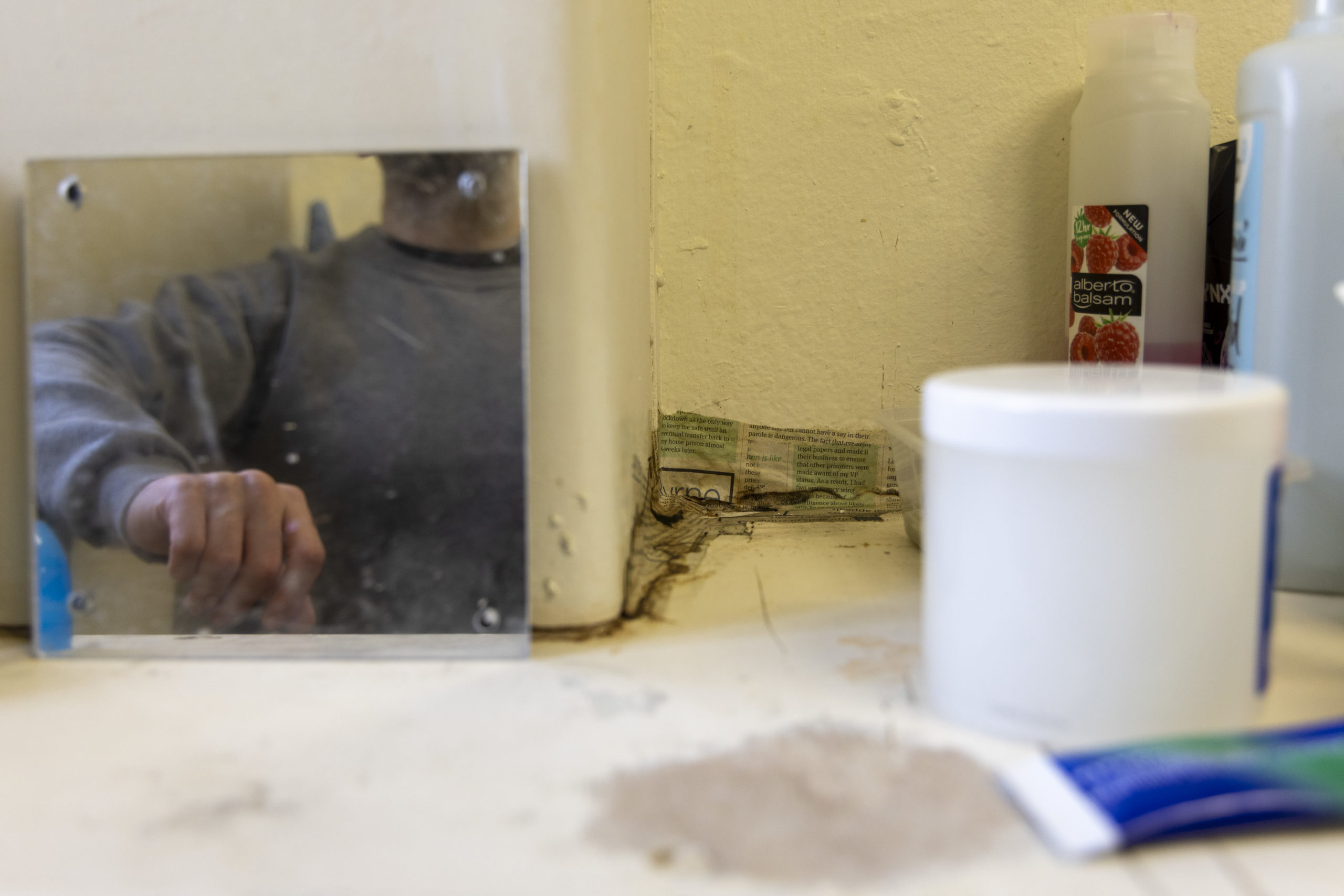 A man in his cell on K-wing inside HMP Liverpool, a category B mens local prison operated by HMPPS, in Walton, Liverpool, United Kingdom. It was originally known as Walton Jail and opened in 1855 it now has a capacity to hold 1370 prisoners. Liverpool, United Kingdom. (Photo by Andy Aitchison)